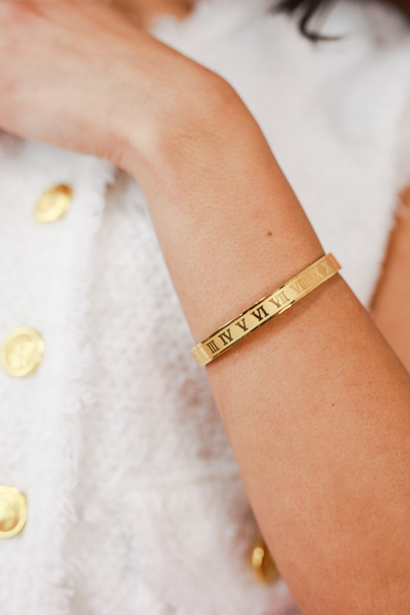 Only One Metal Roman Numeral Bracelet In Gold