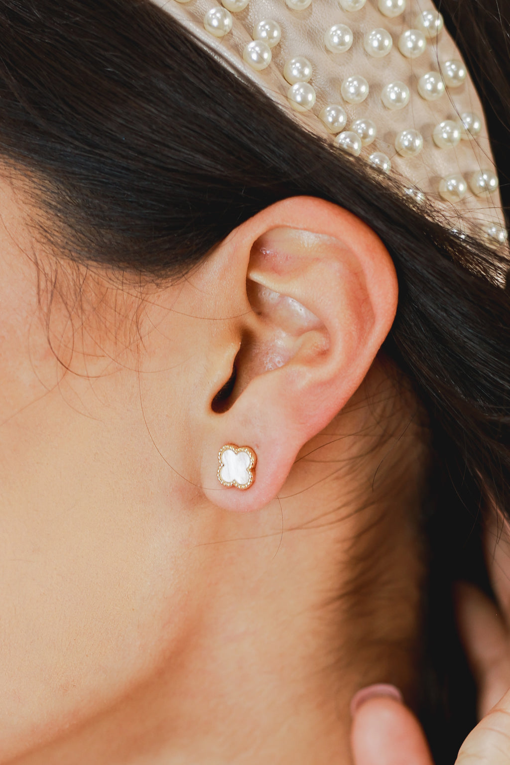 Pearl Shell Flower Earrings In Gold