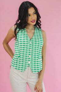 Lucky Charm Houndstooth Vest In Kelly Green