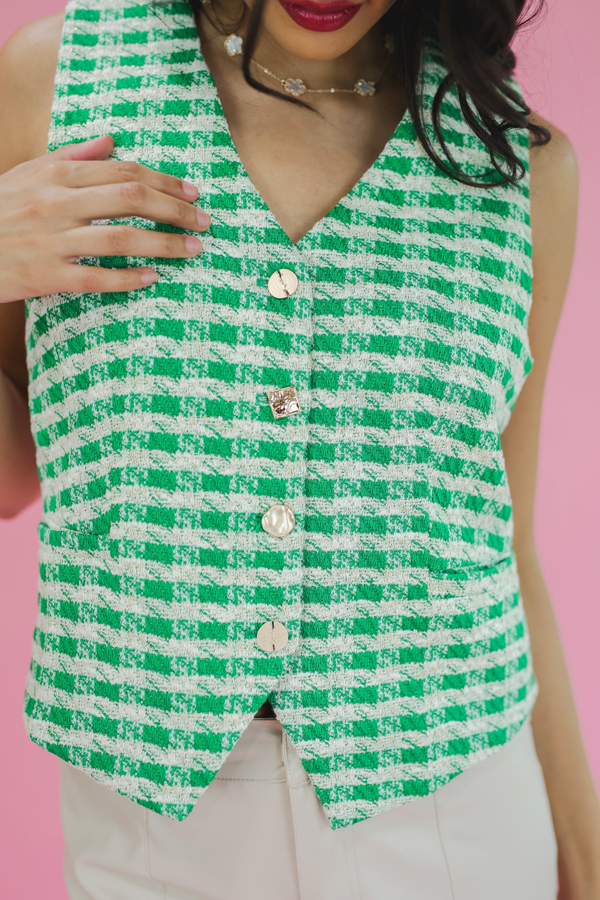 Lucky Charm Houndstooth Vest In Kelly Green