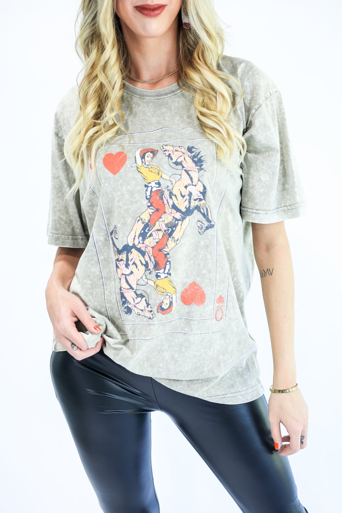 Cowgirl Queen Acid Wash Tee In Mocha