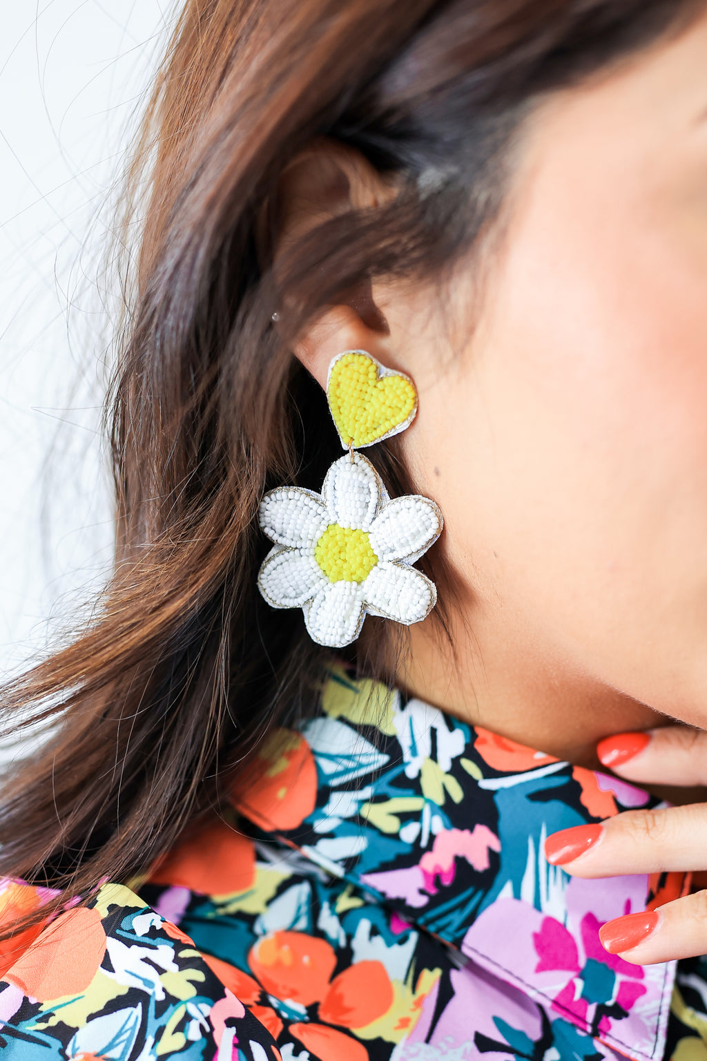 Sweet Daisy Earrings In White