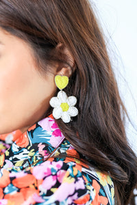 Sweet Daisy Earrings In White