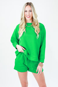 Traveling Diva Textured Shorts In Kelly Green