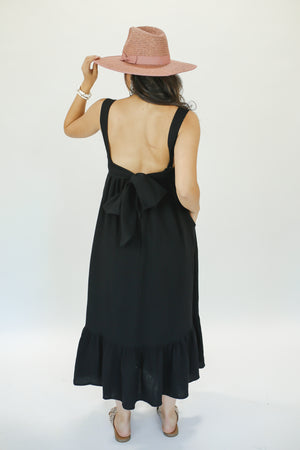 Vacay Beauty Midi Dress In Black