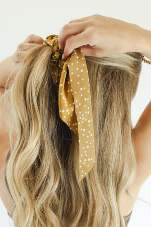 Chic Influencer Scrunchie Scarf In Toffee