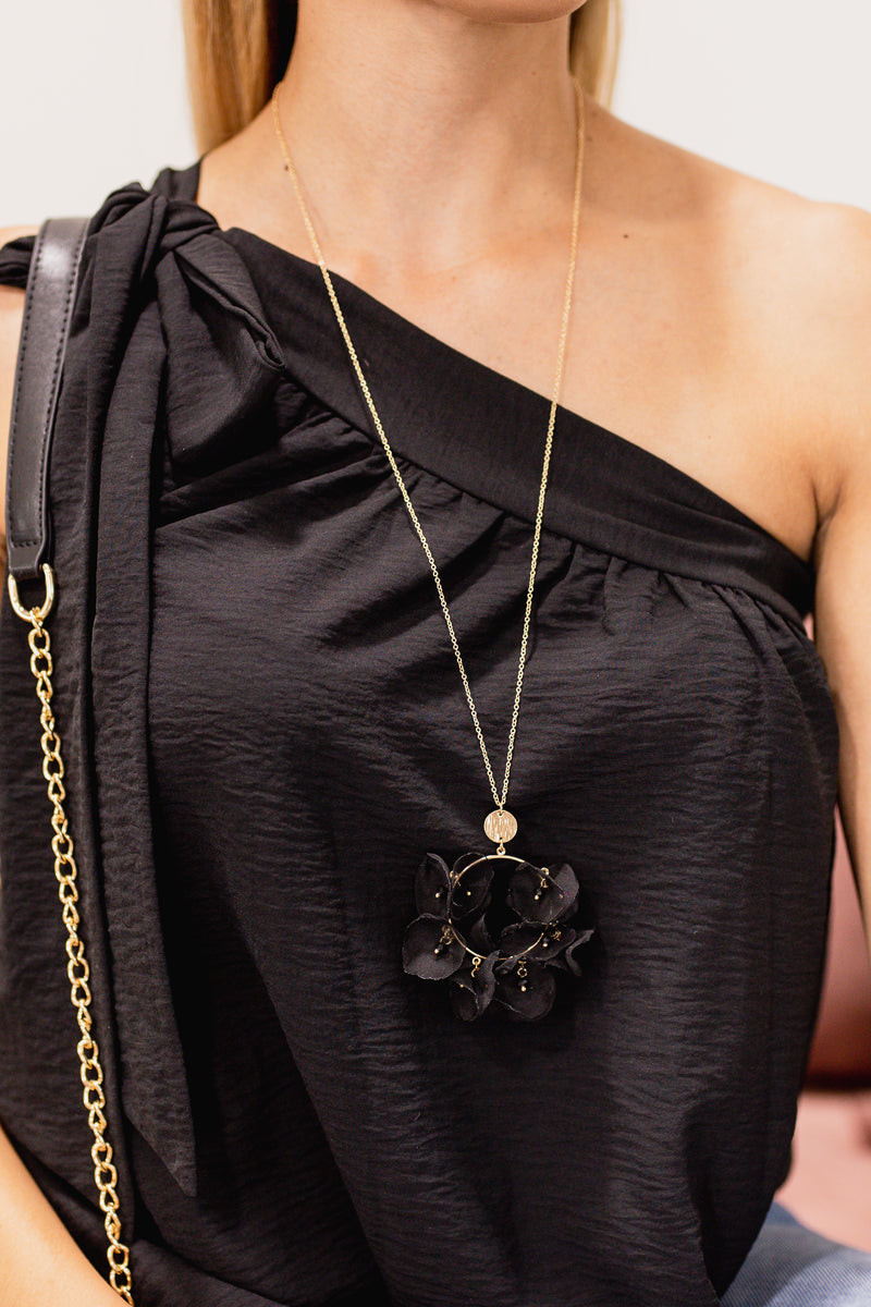 Dainty Details Flower Pendant Necklace