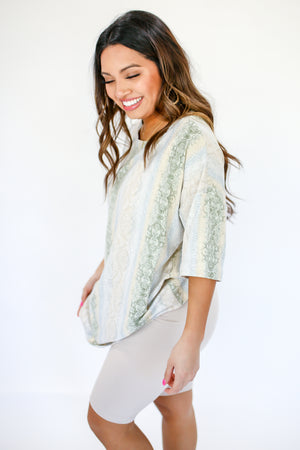 Weekend Vacay Snake Tee In Sage