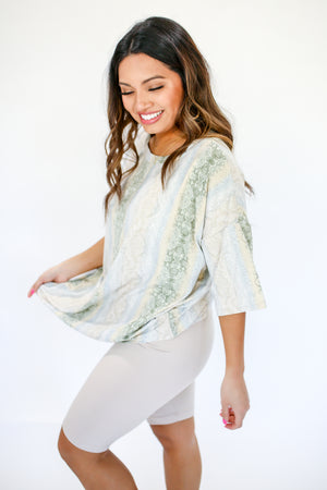 Weekend Vacay Snake Tee In Sage